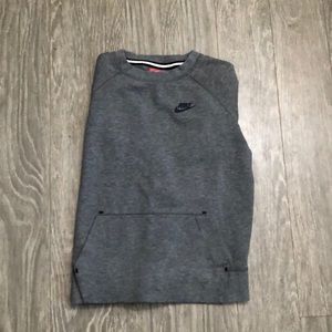 Nike Grey Crew Neck. Size L.